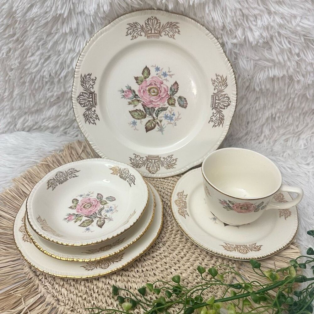 Homer Laughlin Queen Esther‎ 1950’s floral Plate Setting Vintage 22k Gold Trim